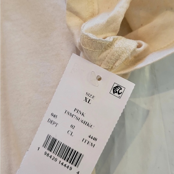 Hello Kitty By Sanrio T-Shirt Mens Size XL Pink Heart Valentine’s Adult Unisex - Picture 6 of 10